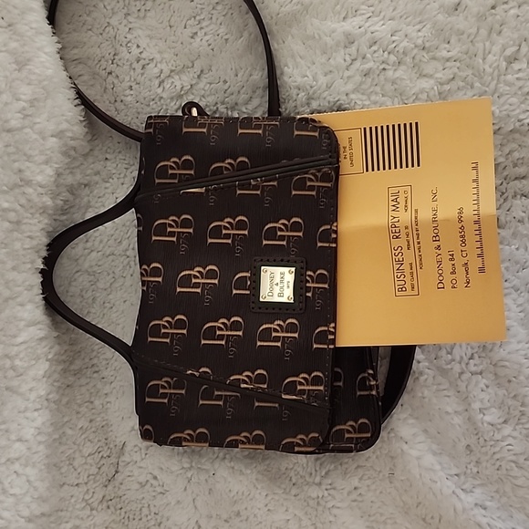 Dooney and Bourke crossbody - Picture 5 of 5